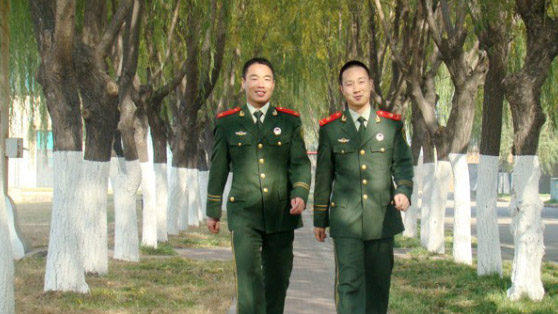 黨旗紅黨味濃滄州僑佐斯防護(hù)罩機(jī)床配件公司開展主題黨日活動(dòng)很走“心”